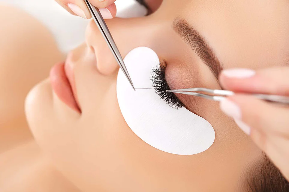 How long does a lash lift and tint take?